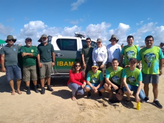 Colégio e Faculdade Amadeus participam do Dia de limpeza de Praia e acessibilidade